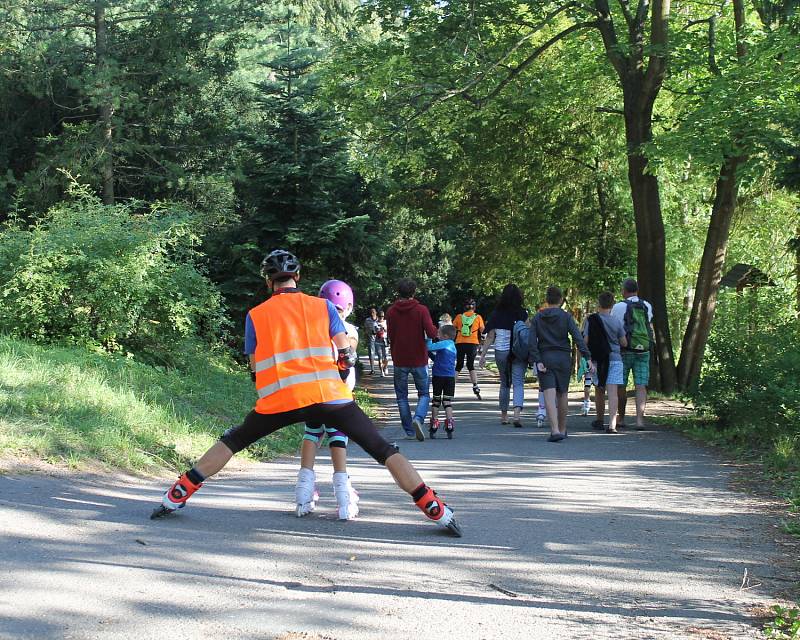 Z Benešova na Konopiště a zpět se vydali zájemci na kolečkových bruslích v rámci akce Zámecké inline.