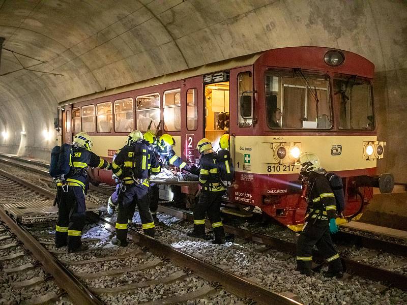 Cvičení IZS ve votickém železničním tunelu.