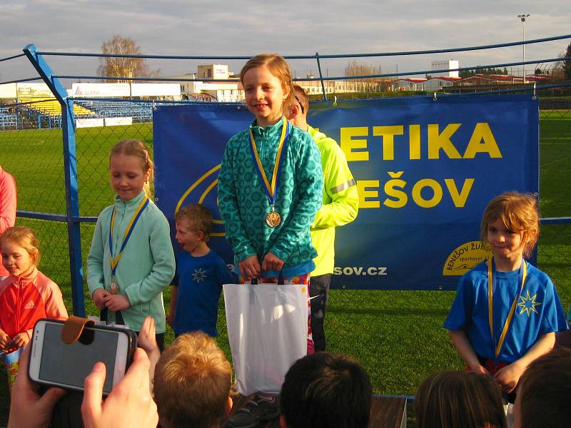 Atletický trojboj přípravek v Benešově.