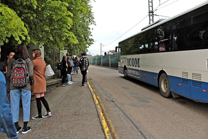 Z prvního vyučovacího dne studentů Střední zemědělské školy v Benešově po rozvolnění koronavirových opatření.