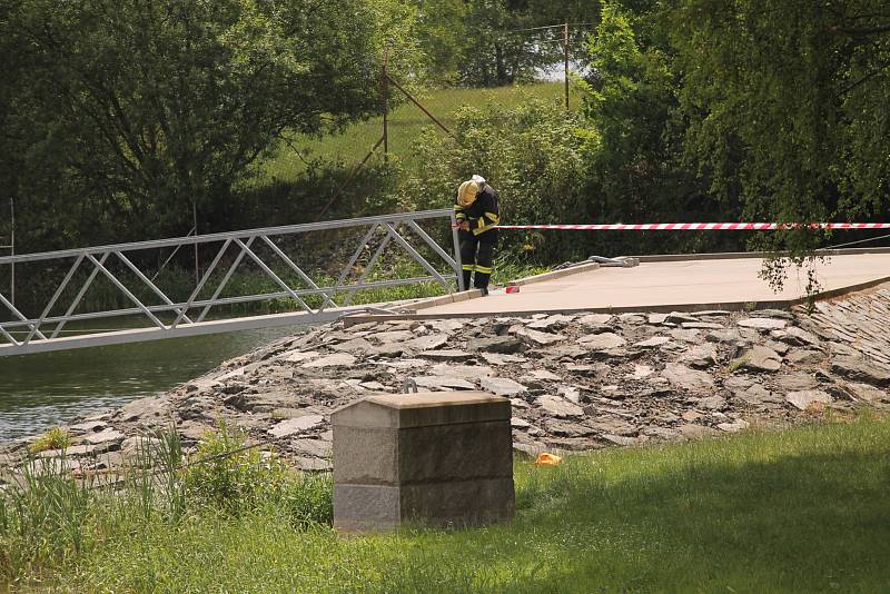 Příslušníci Aktivních záloh AČR nacvičovali na přehradě Švihov na Želivce ochranu strategických objektů.