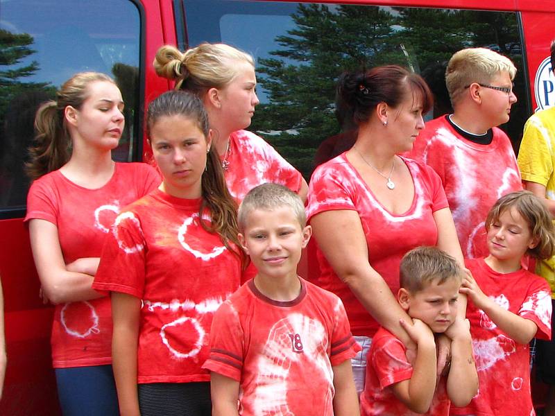 České a polské hasičské děti na táboře v Jizbici.