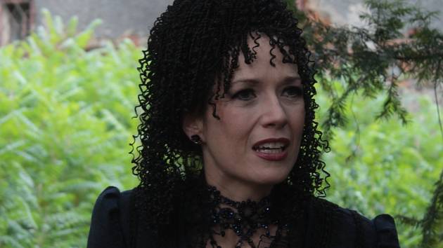 Jednu z hlavních rolích, manželku hejkala Huga  si v rodinné komedii Strašidla zahrála Tereza Kostková. 