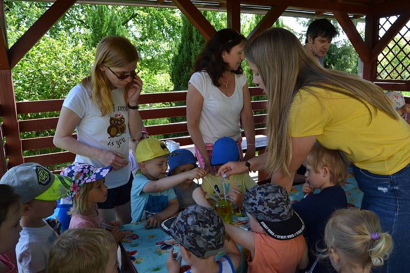 Loutkové představení Zvířátka a loupežníci pro děti z MŠ Maršovice.