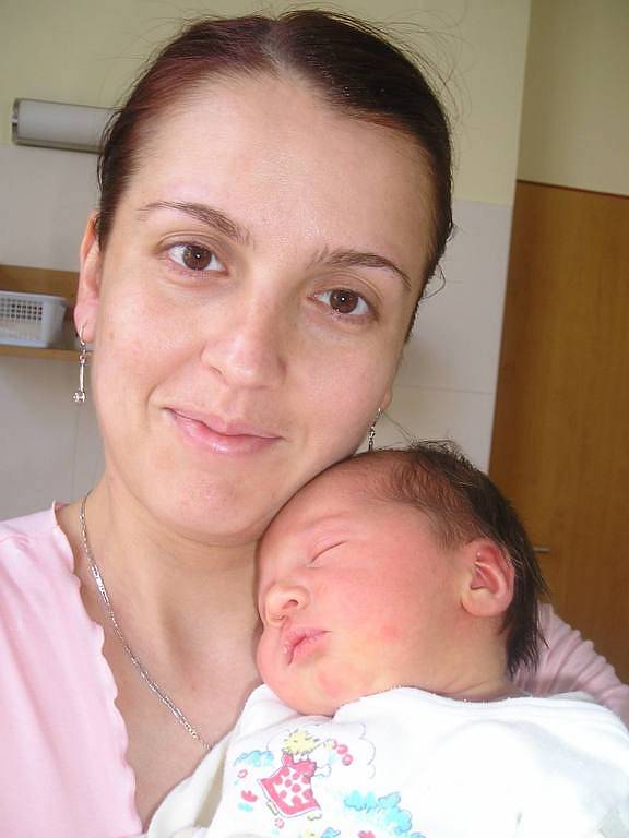 Manželé Barbora a Jan Mervartovi přivedli na svět 23. února v pravé poledne svoji druhou dcerku Ellen. Po narození vážila 3,4 kg a měřila 49 cm. Doma v Poddubí se na ni těšila sestřička Terezka (3)