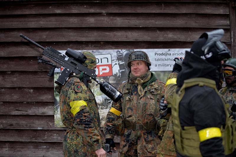 Ze druhého dílu paintballové bitvy Stalingrad v Benešově na vrchu Kavčák.