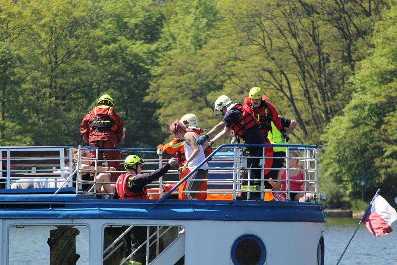 Velké cvičení složek IZS složek Středočeského kraje se konalo ve čtvrtek 18. května v Měříně na Slapské přehradě.