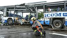 Ke srážce vlaku s autobusem došlo u Struhařova na Benešovsku v neděli 14. června.