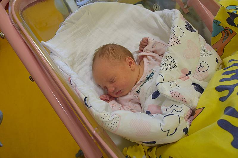Beáta Jeništová se manželům Janě a Tomášovi narodila v benešovské nemocnici 11. ledna 2022 ve 2.34 hodin, vážila 3490 gramů. Doma ve Vlašimi na ni čekali sourozenci Matyáš (1) a Agátka (6).