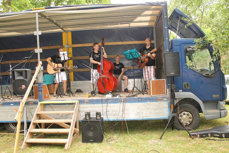 Ševcovský staročeský jarmark nabídl návštěvníkům zábavu, hry, muziku i různorodou nabídku stánkařů a řemeslníků.