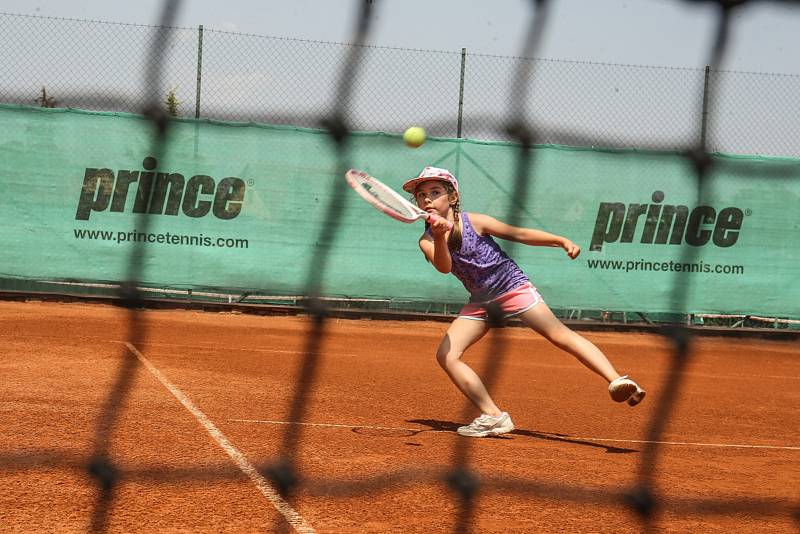 Nejlepším doplňkovým sportem pro tenis je plavání, vysvětluje šéftrenér František Sysel. Podobně skvělá je i gymnastika, stejně tak mohou tenisté trénovat třeba i v posilovně.