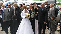 Svatbu Vlastimila Zvolského a nevěsty Jaroslavy z Mokré Lhoty doprovázela Vranovanka.