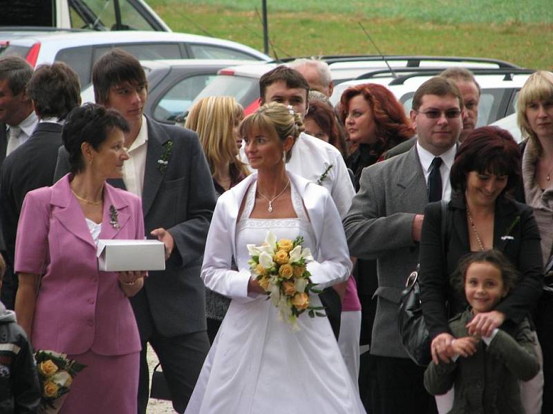 Svatbu Vlastimila Zvolského a nevěsty Jaroslavy z Mokré Lhoty doprovázela Vranovanka.