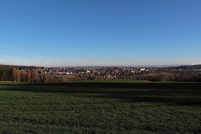 Výhled z rozhledny Kalamajka na Javornické hůře na Trhový Štěpánov.