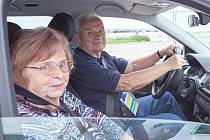 Zdokonalovací kurzy řízení pro řidiče-seniory zcela zdarma v rámci projektu Jedu s dobou.