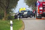 K tragické dopravní nehodě došlo v sobotu odpoledne na silnici 113 u Vlašimi. Po nárazu do stromu zemřel řidič osobního vozu, dvě děti utrpěly vážná zranění.