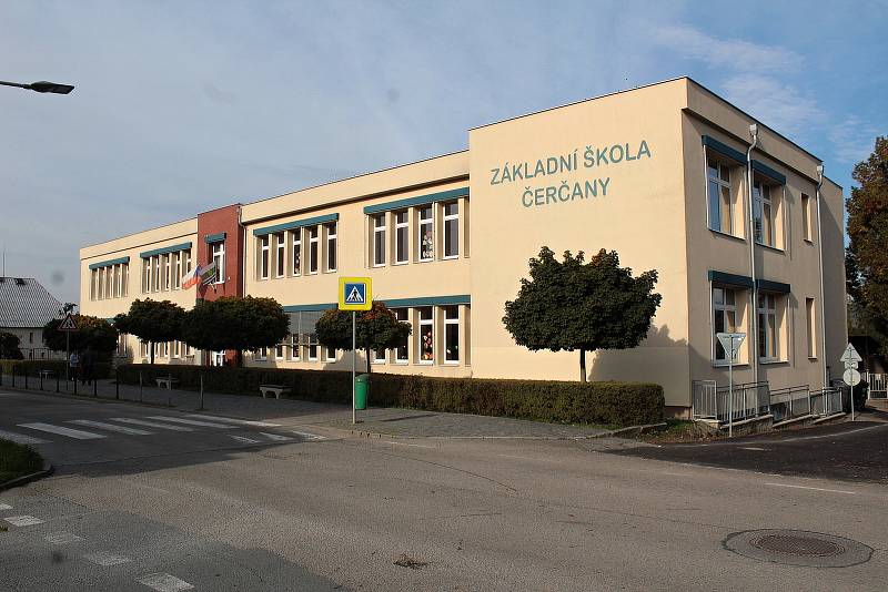 Základní škola v Čerčanech.