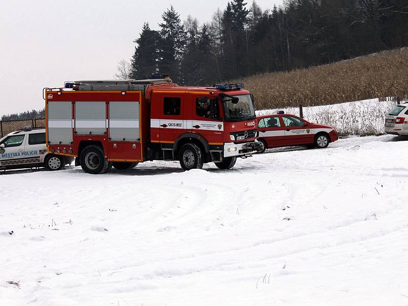 Středeční prověřovací cvičení benešovských hasičů na rybníku Papírna.