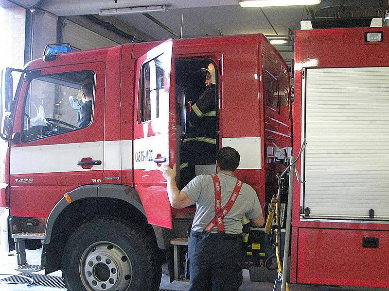 Exkurze dětí ze školní družiny ZŠ Jiráskova u benešovských profesionálních hasičů.