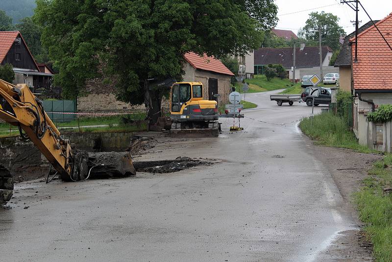 Pivovarský rybník v Louňovicích pod Blaníkem.