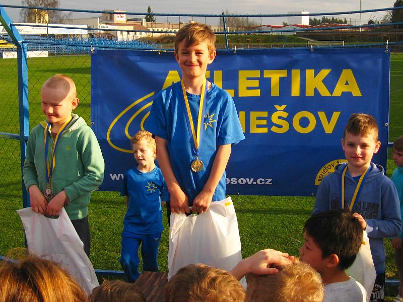 Atletický trojboj přípravek v Benešově.