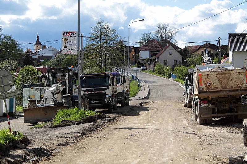 Rekonstrukce silnice II/112 v Domašíně.