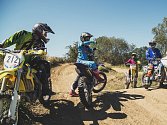 LIBOR PODMOL letos zorganizoval kemp, na kterém učil nováčky jak skákat s motorkou. Podobnou akci hodlá připravit také v následujícím roce.