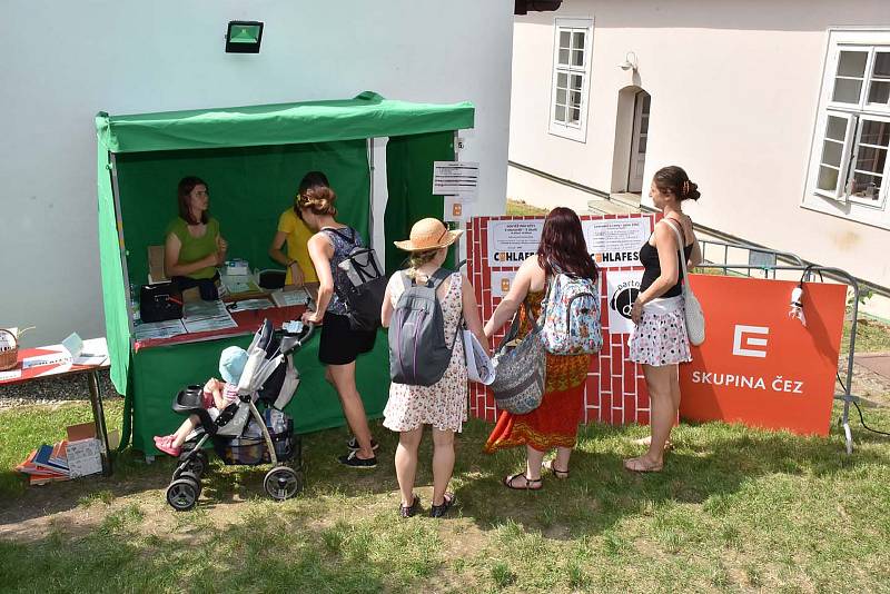 Výtěžek letošního festivalu CihlaFest půjde na opravu střechy Fary.