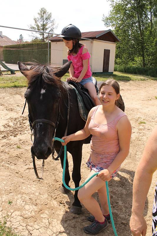 Oslavy svátku dětí se konaly například ve Vrchotových Janovicích nebo Maršovících.