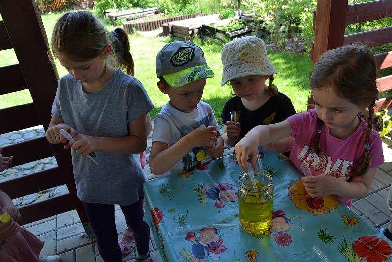 Loutkové představení Zvířátka a loupežníci pro děti z MŠ Maršovice.