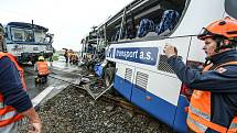 Ke srážce vlaku s autobusem došlo u Struhařova na Benešovsku v neděli 14. června.