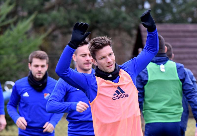 V Úročnici na Benešovsku se FC Baník Ostrava připravoval na zápas proti pražské Slavii. V hledišti se na hvězdy jako Baroš, Fillo, Laštůvka či Stronati přišlo podívat spousta diváků.