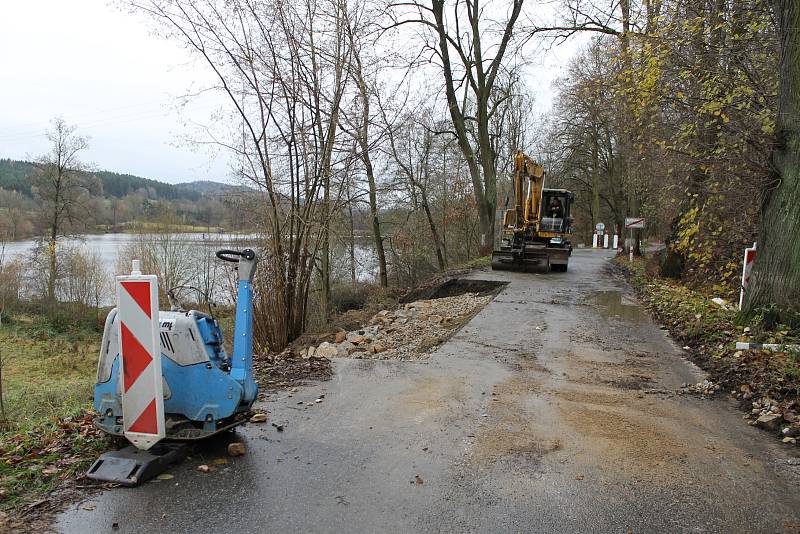 Z Kamberka do Mladé Vožice se řidiči nyní nedostanou.