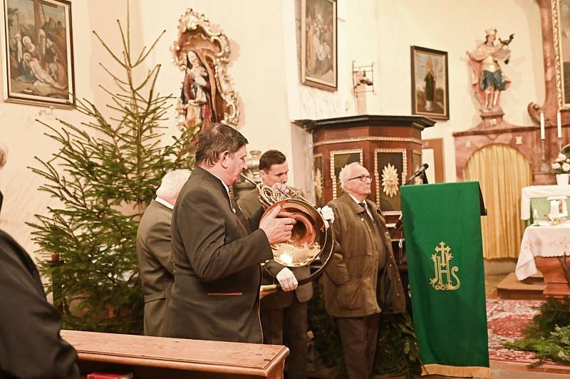 Mši k oslavě svého patrona sv. Huberta uspořádali členové Mysliveckého spolku Daněk.