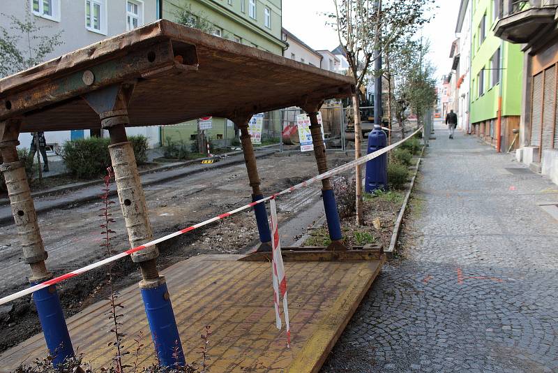 Rekonstrukce vodovodu a kanalizace v Jiráskově ulici v Benešově.