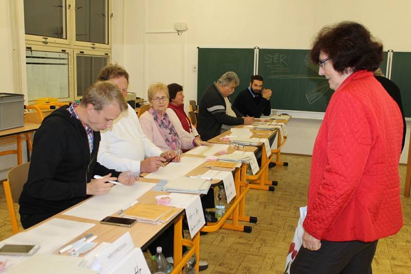 Ve vlašimském gymnáziu volili lidé v rámci okrsku 7 a 10.