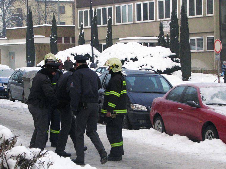 Hasiči zasahovali při požáru v Pražské ulici v Benešově