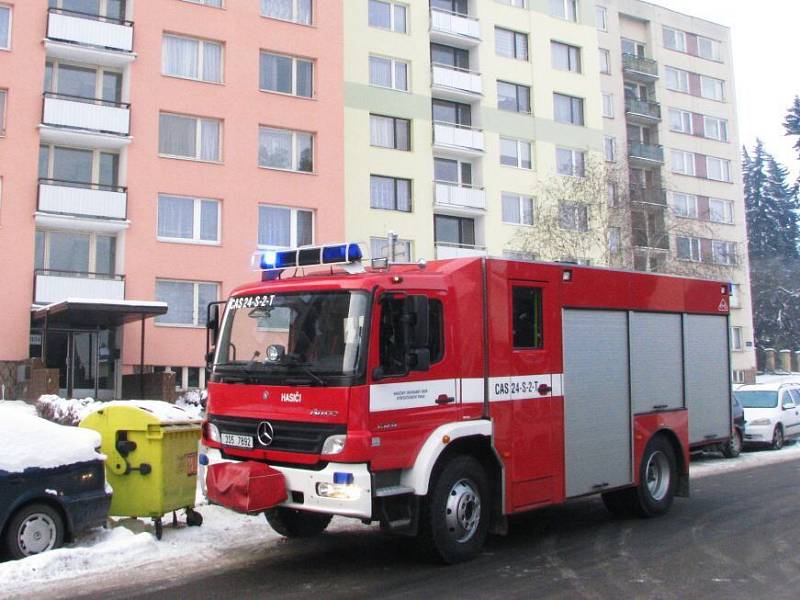 Hasiči zasahovali při požáru v Pražské ulici v Benešově