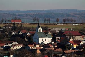 Výhled z rozhledny Kalamajka na Javornické hůře na Trhový Štěpánov.