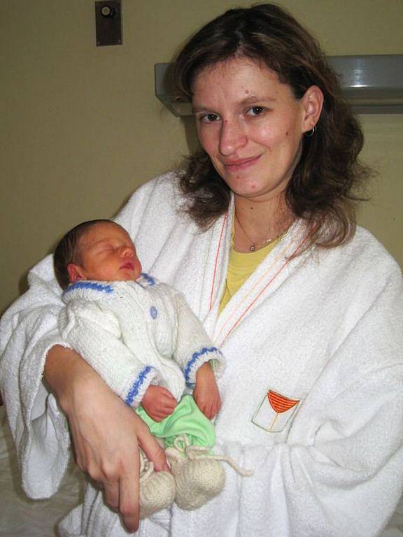Syn Lukáš se narodil 13. března v 19.10 Janě Lisé a Lukášovi Benáčanovi z Divišova. Klouček po porodu vážil 2,45 kg a měřil 47 cm. Na brášku se v Divišově  těší Dominik (11), Honzík (9) a Tomášek (18 měsíců).