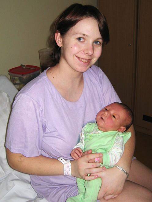 Holčička Cindy se narodila 14. března pět minut po dvanácté hodině mamince Ivě Müllerové. Cindy vážila 3,9 kg a měřila 51 cm. Doma v Sedlčanech na sestru čeká Sandra(3,5) a Sabina(2).