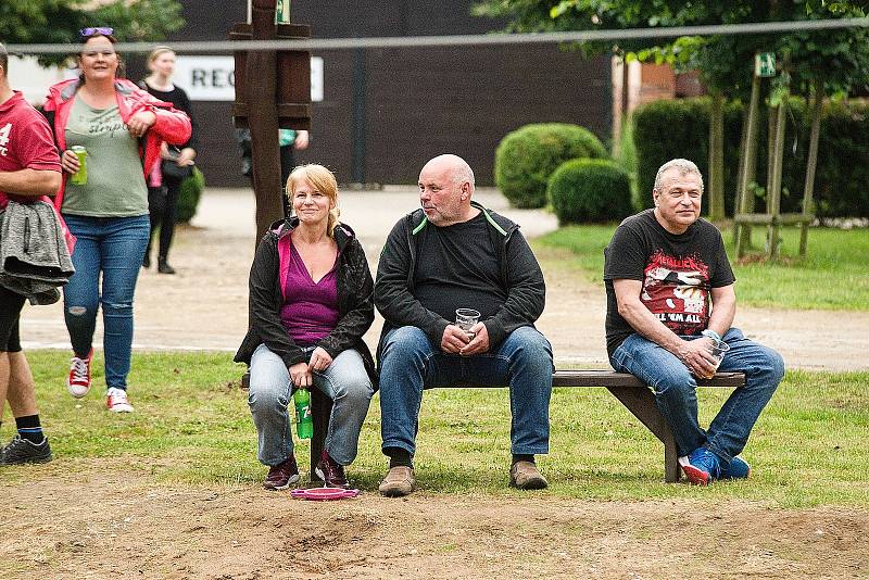 Vystoupení skupiny SPB v areálu kempu Sázavský ostrov v pátek 26. června.