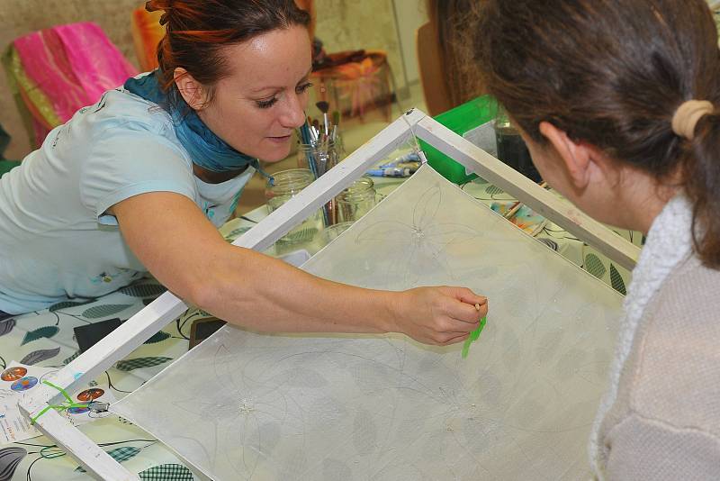 Workshop malování na hedvábí ve Vodním domě.