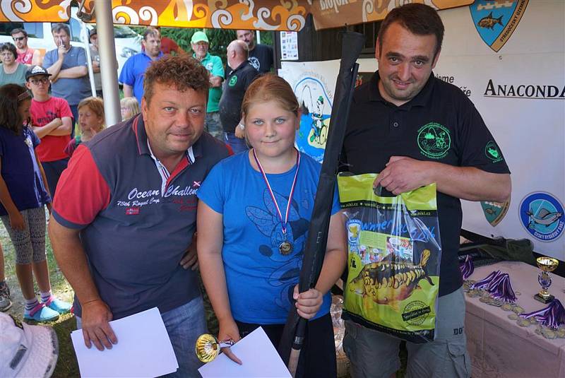 Dětských rybářských závodu na nádrži Záhorská se zúčastnilo přes třicet malých nadšenců do rybolovu.
