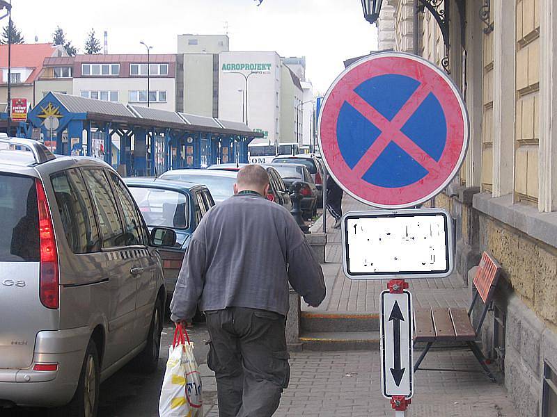 Zákazy zastavení budou od nádraží až k pivovaru. Ilustr.foto.