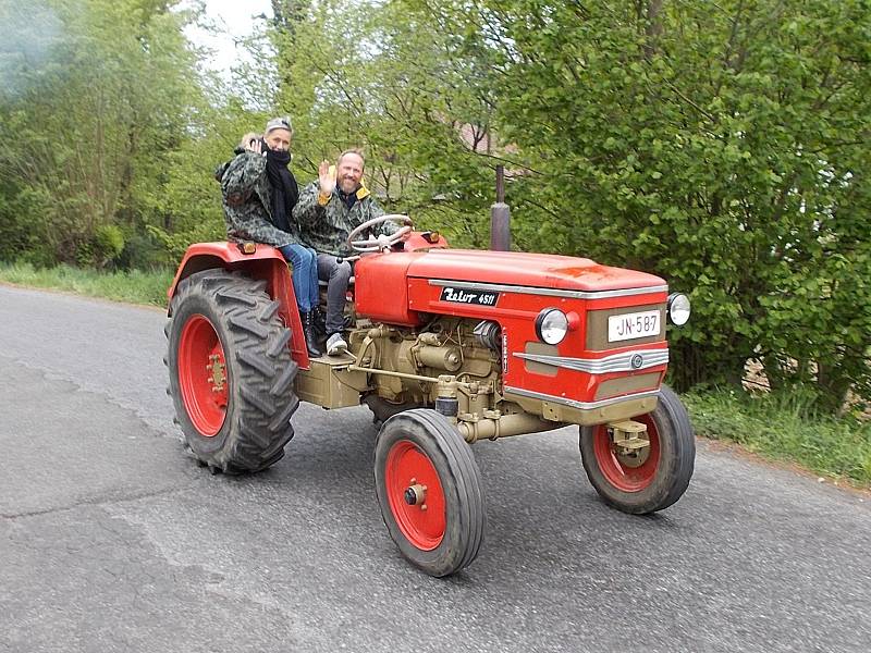 Sraz majitelů traktorů značky Zetor v Nahorubech.