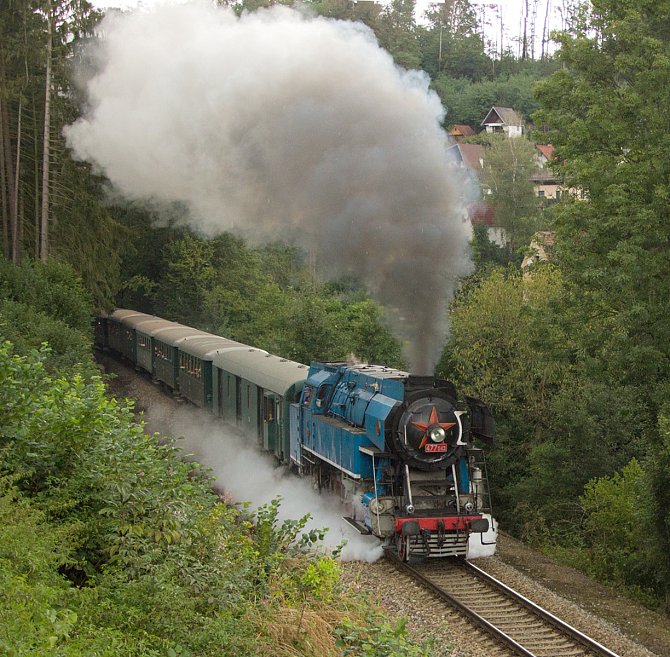 Nostalgický vlak na trati Posázavského Pacifiku. Ilustrační foto.