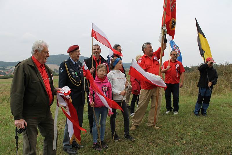 Spolku českých vlastenců přibyla na praporu zborovská stuha.