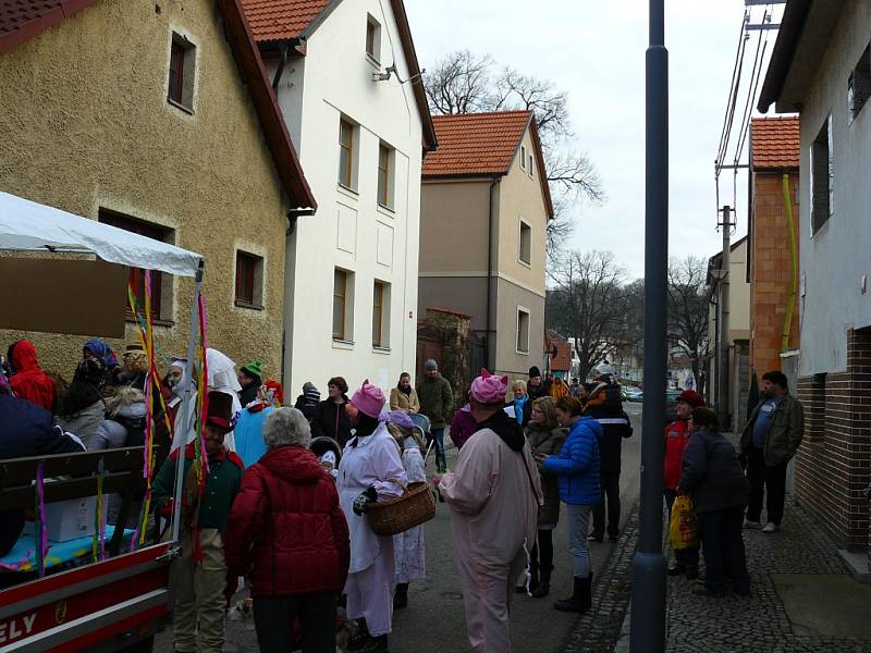 Masopust zahájili také v Pyšelích, a to tradičním průvodem masek.