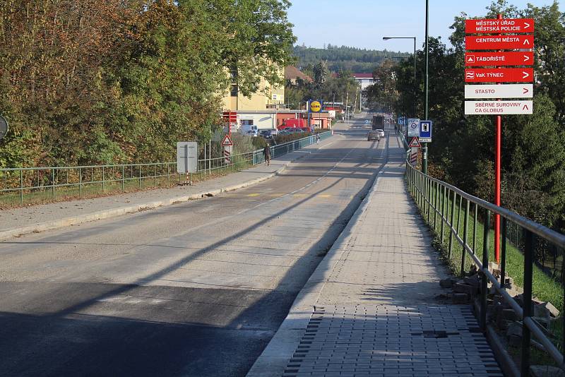 Masarykův most v Týnci znovu uzavřou práce. Auta přes něj nepojedou od pondělí 5. do pátku 9. listopadu.
